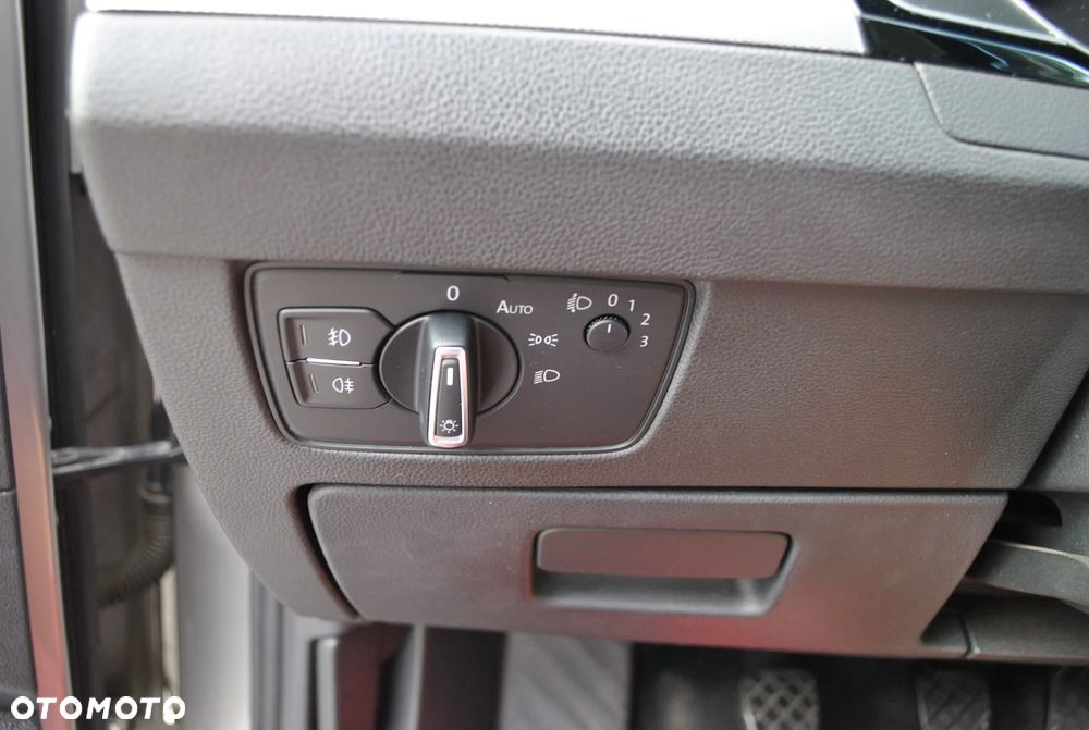 Volkswagen Passat 1.4 TSI (BlueMotion Technology) Comfortline - 24