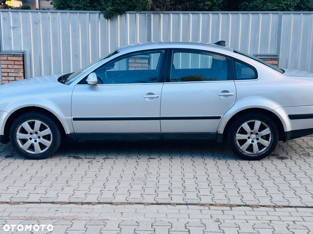 Volkswagen Passat 1.9 TDI Basis Tiptr - 9