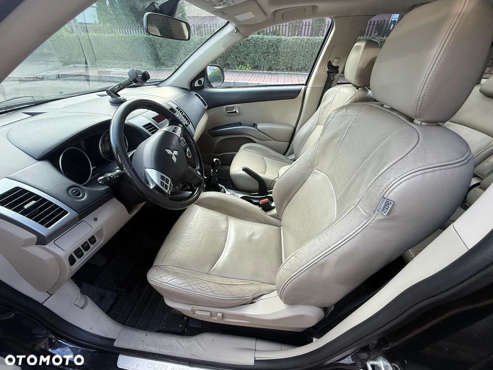 Mitsubishi Outlander - 7