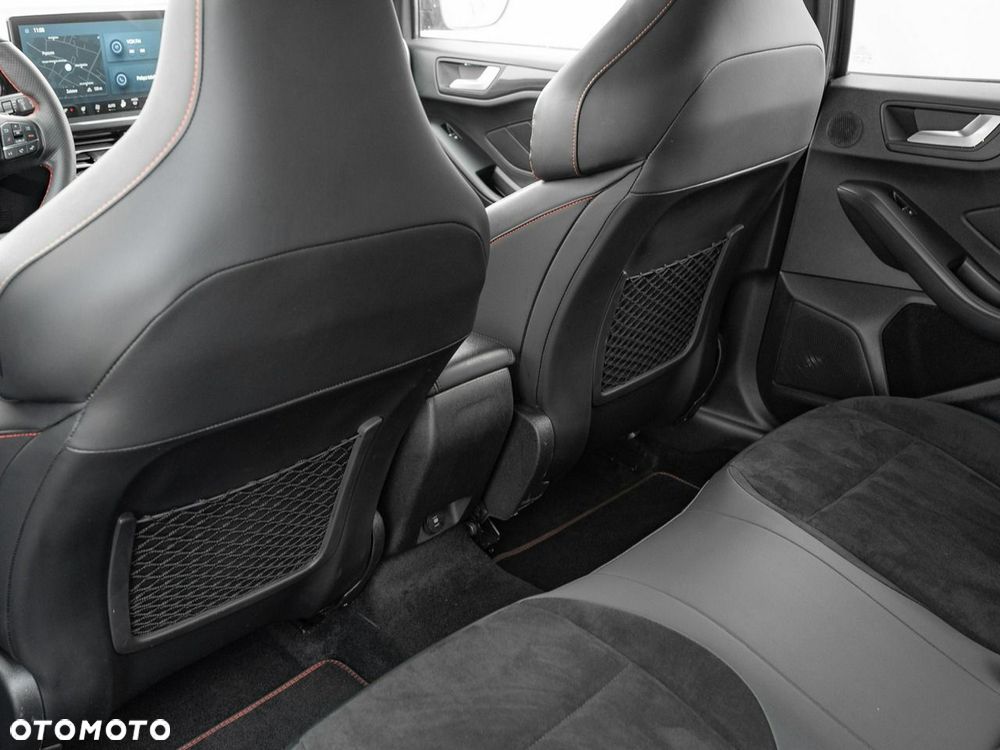 Ford Focus 2.3 EcoBoost ST X - 28