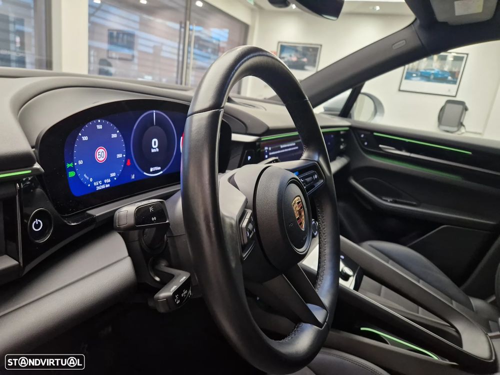 Porsche Macan Electric 4 - 16