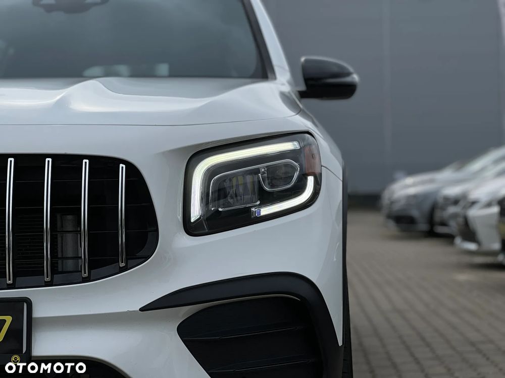 Mercedes-Benz GLB - 12