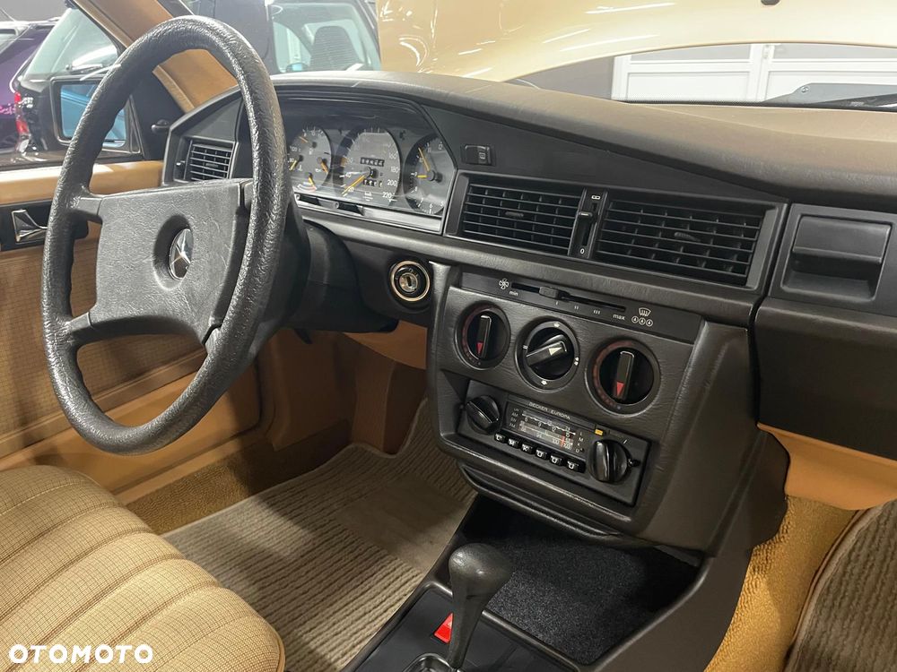 Mercedes-Benz W201 (190) - 26
