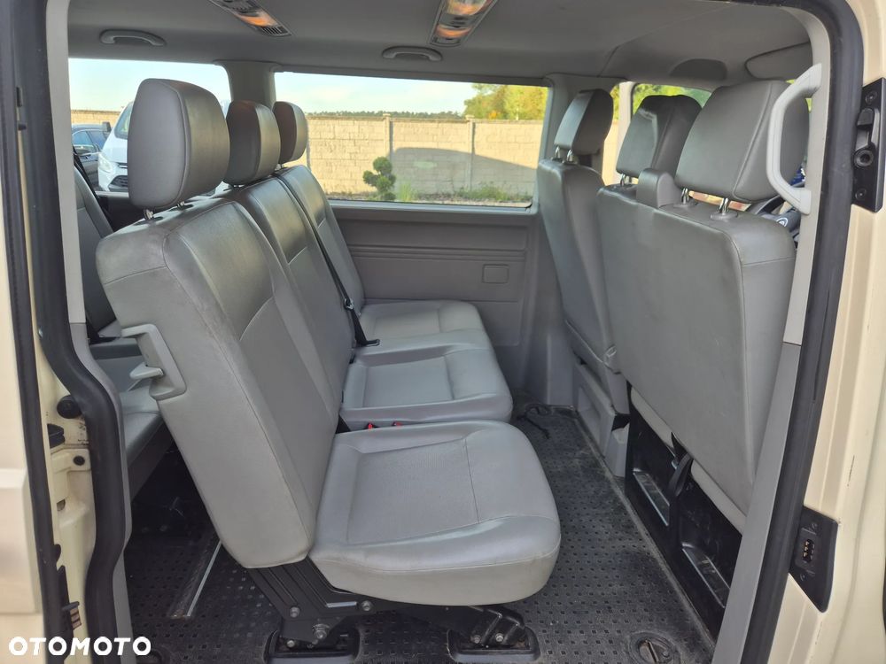 Volkswagen Caravelle - 8