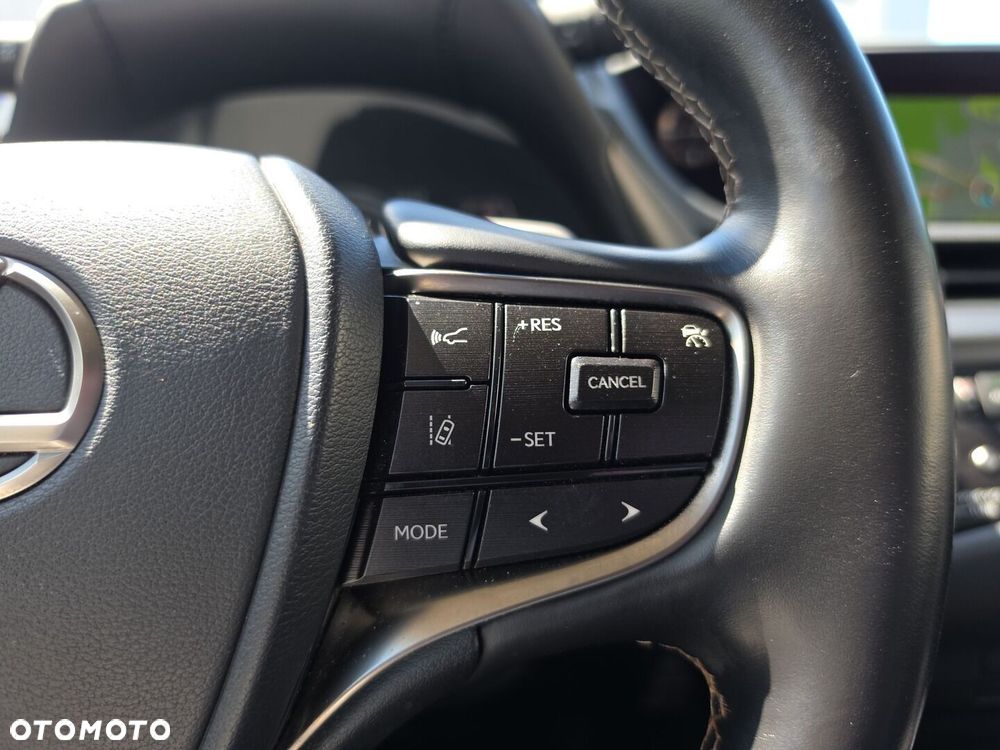 Lexus ES - 16