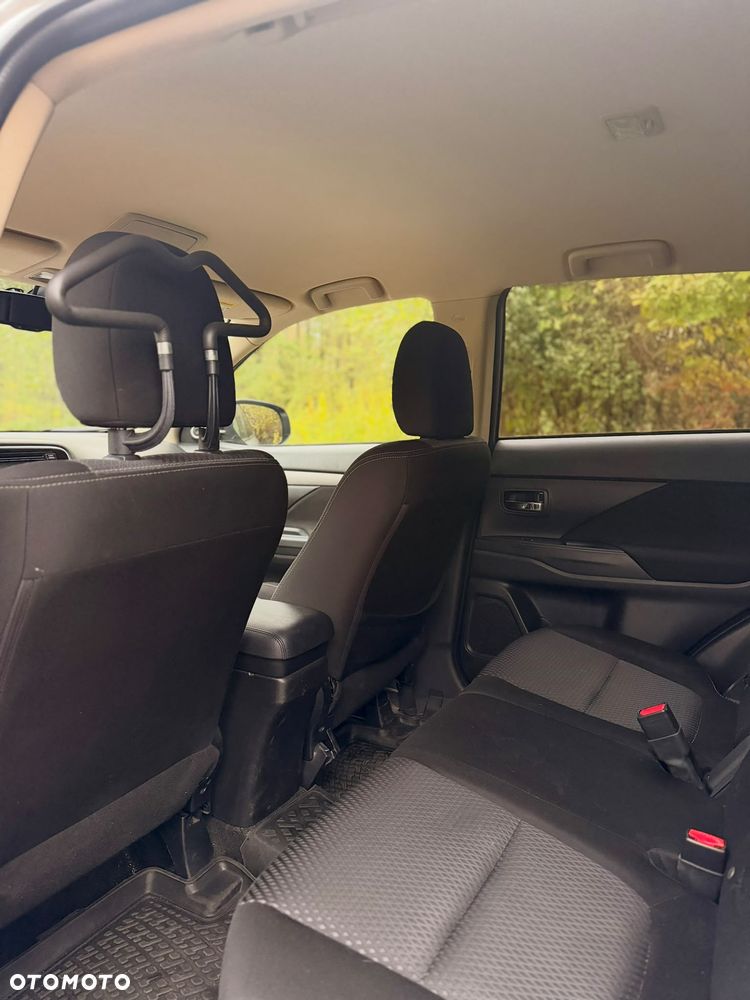 Mitsubishi Outlander - 16