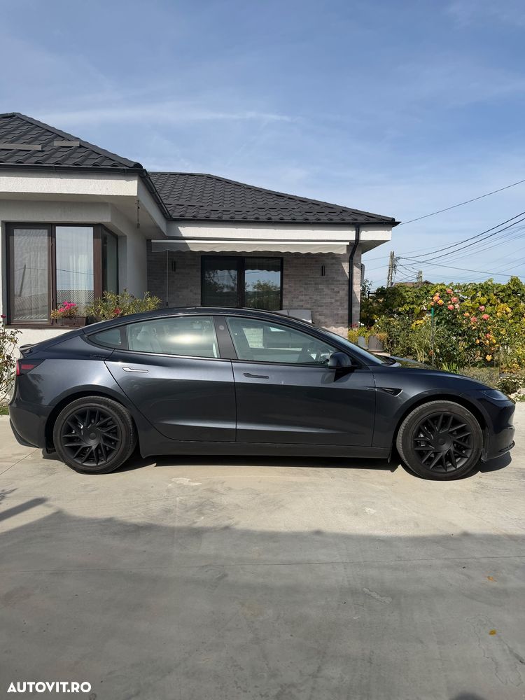 Tesla Model 3 2023 photo 3