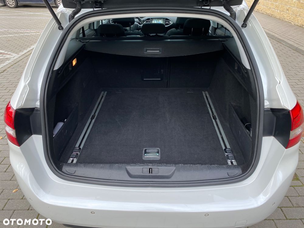 Peugeot 308 SW BlueHDi 150 EAT6 Stop & Start Allure - 14