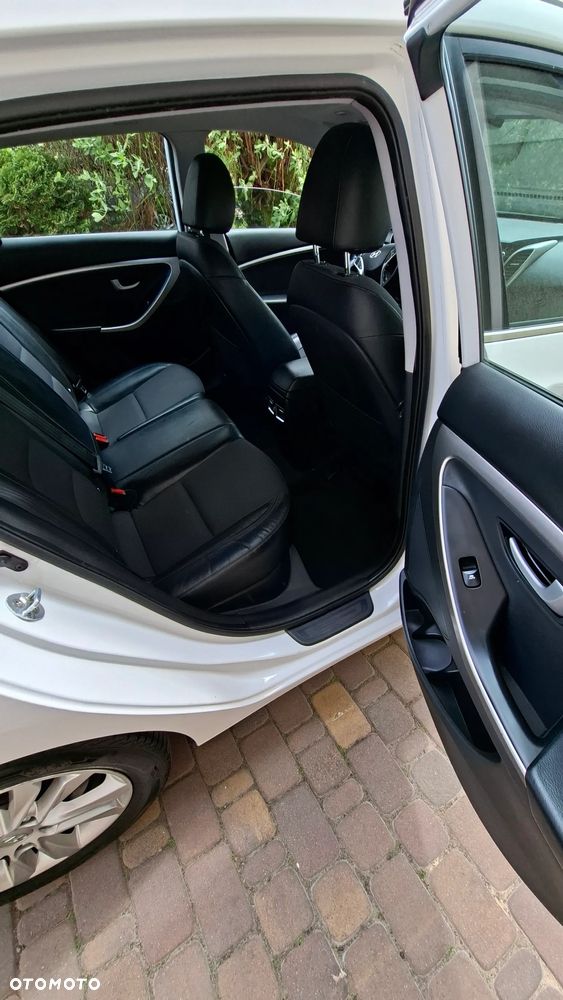 Hyundai i30 Kombi 1.6 GDi DCT Premium - 16