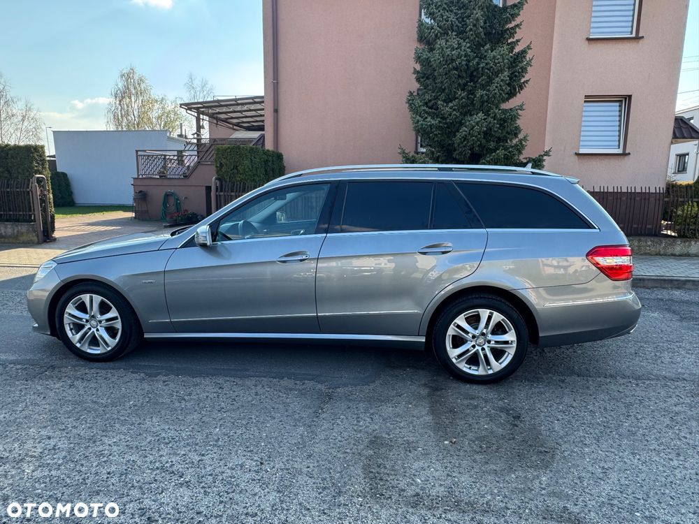 Mercedes-Benz Klasa E 200 CGI BlueEffICIENCY Avantgarde - 32
