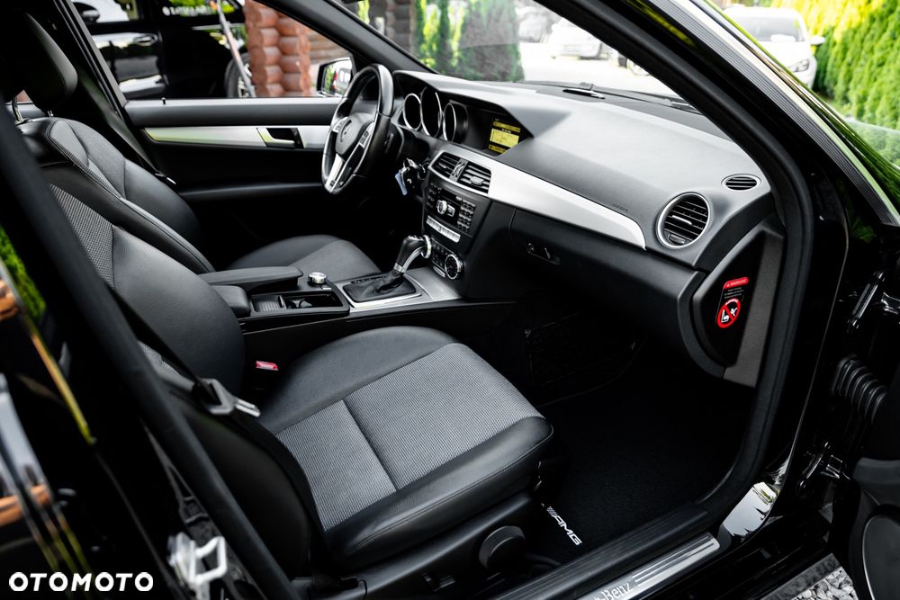 Mercedes-Benz Klasa C 180 BlueEFFICIENCY 7G-TRONIC Avantgarde - 21