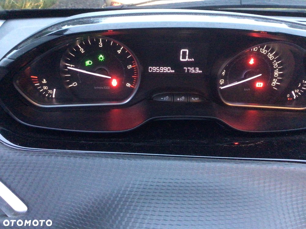 Peugeot 2008 1.6 BlueHDi Active - 12