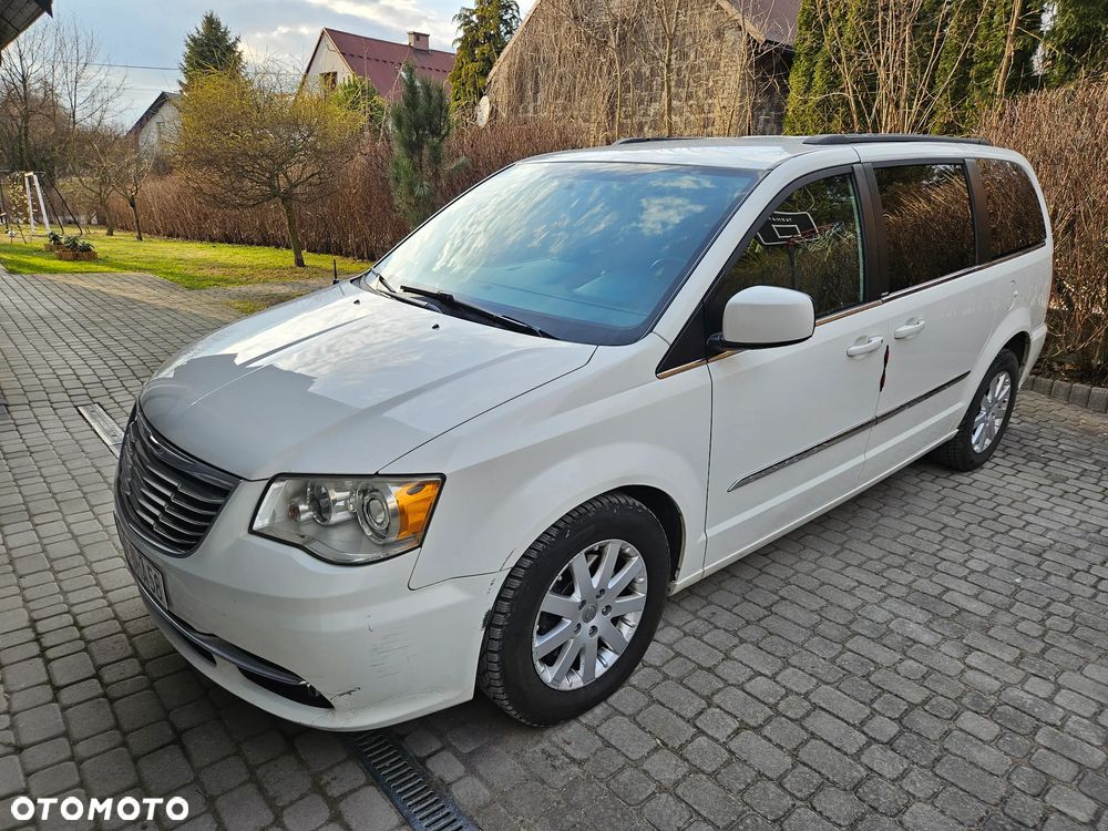 Chrysler Town & Country - 3