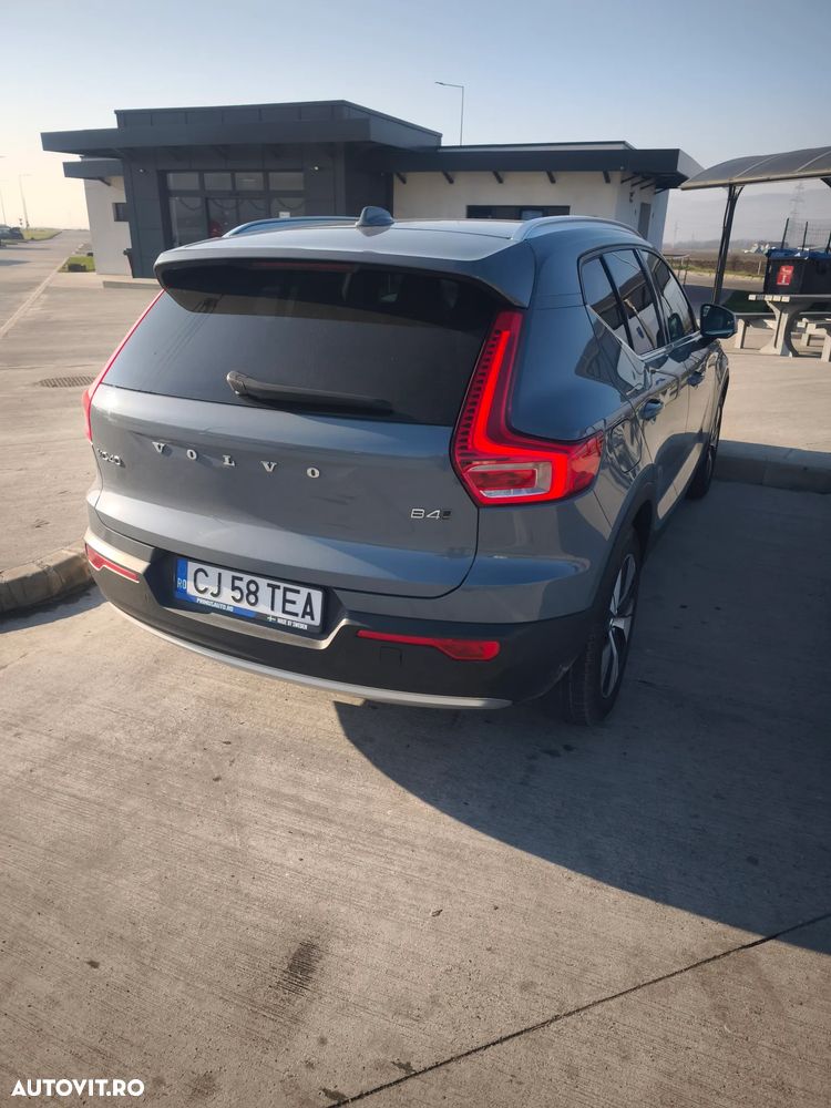 Volvo XC 40 B4 AT8 AWD Mild Hybrid Momentum Pro - 3