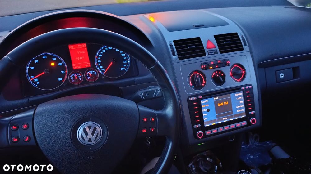 Volkswagen Touran - 10