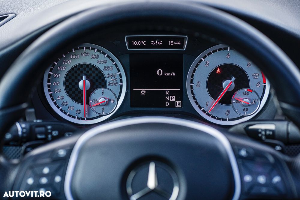 Mercedes-Benz A 180 CDI 7G-DCT AMG Line - 22