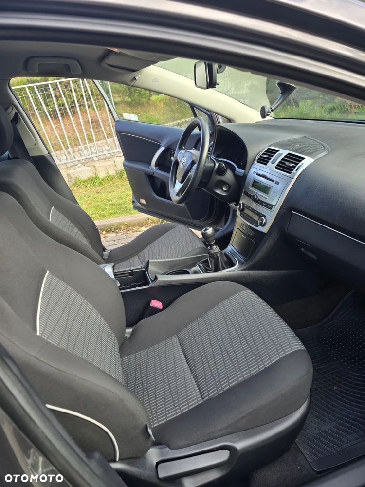 Toyota Avensis - 12