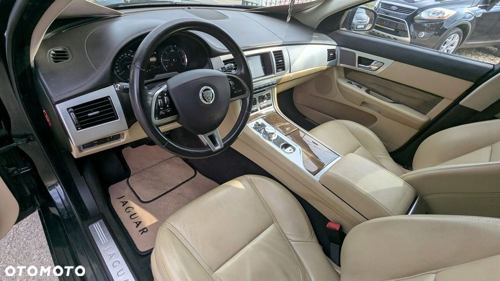 Jaguar XF - 14