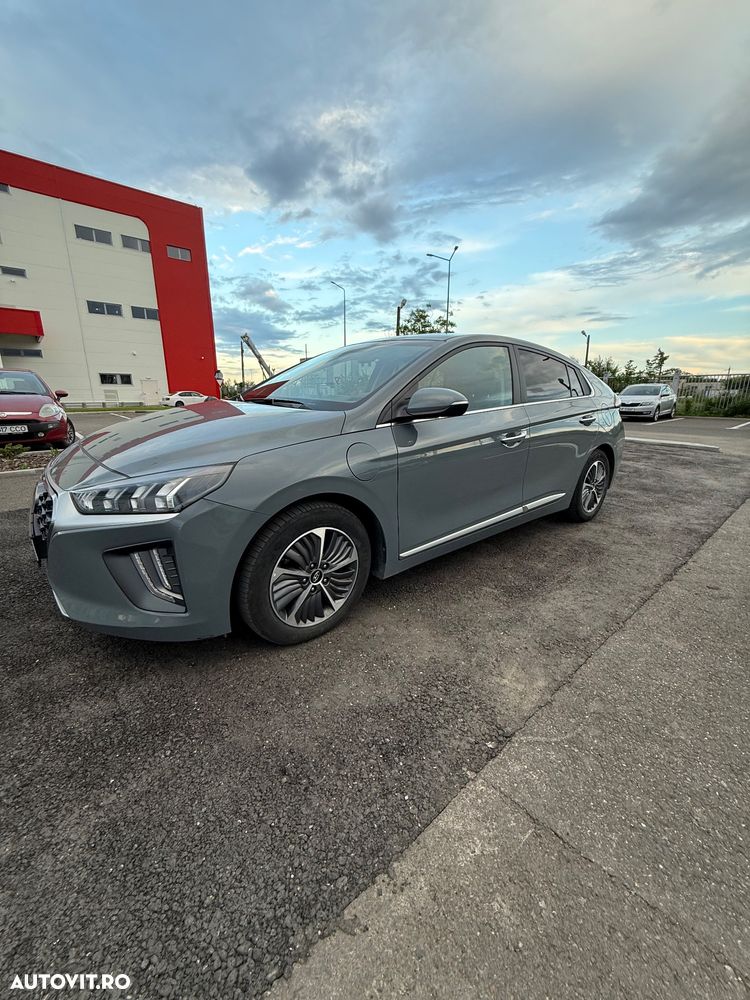 Hyundai IONIQ - 3