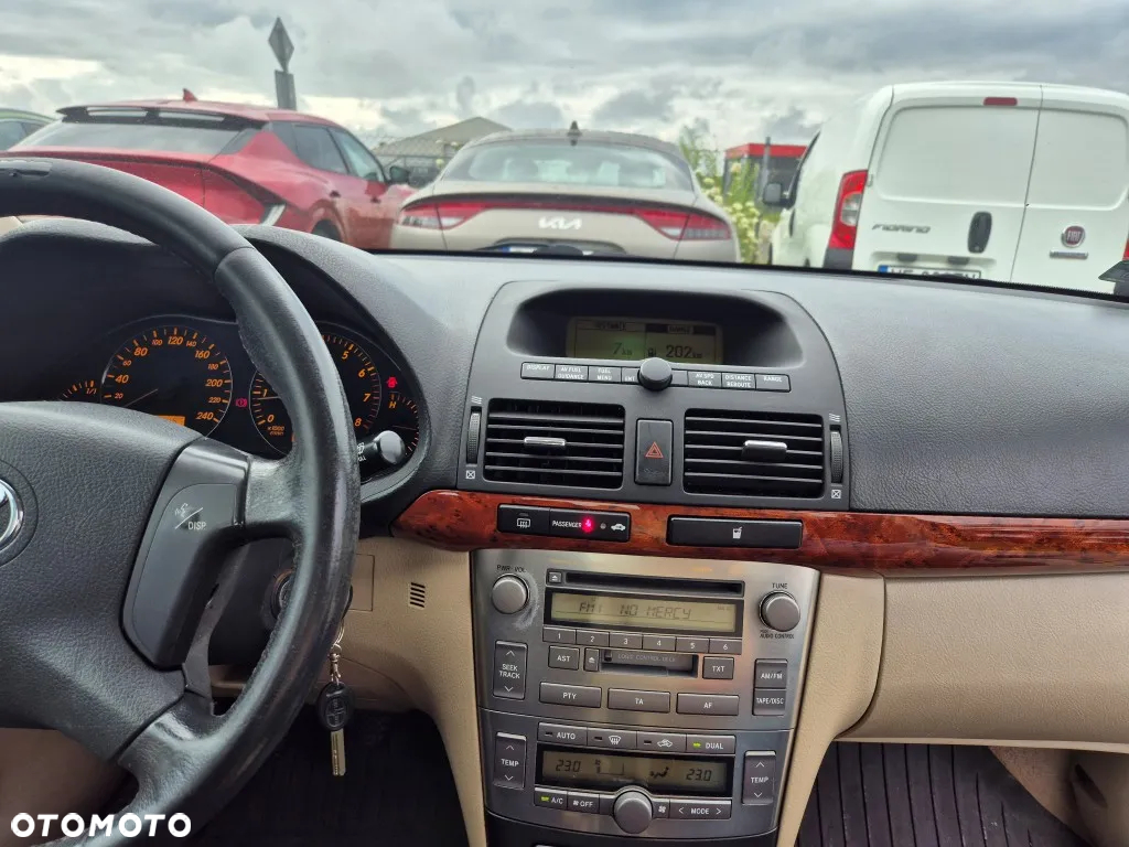 Toyota Avensis 1.8 VVT-i Sol - 14