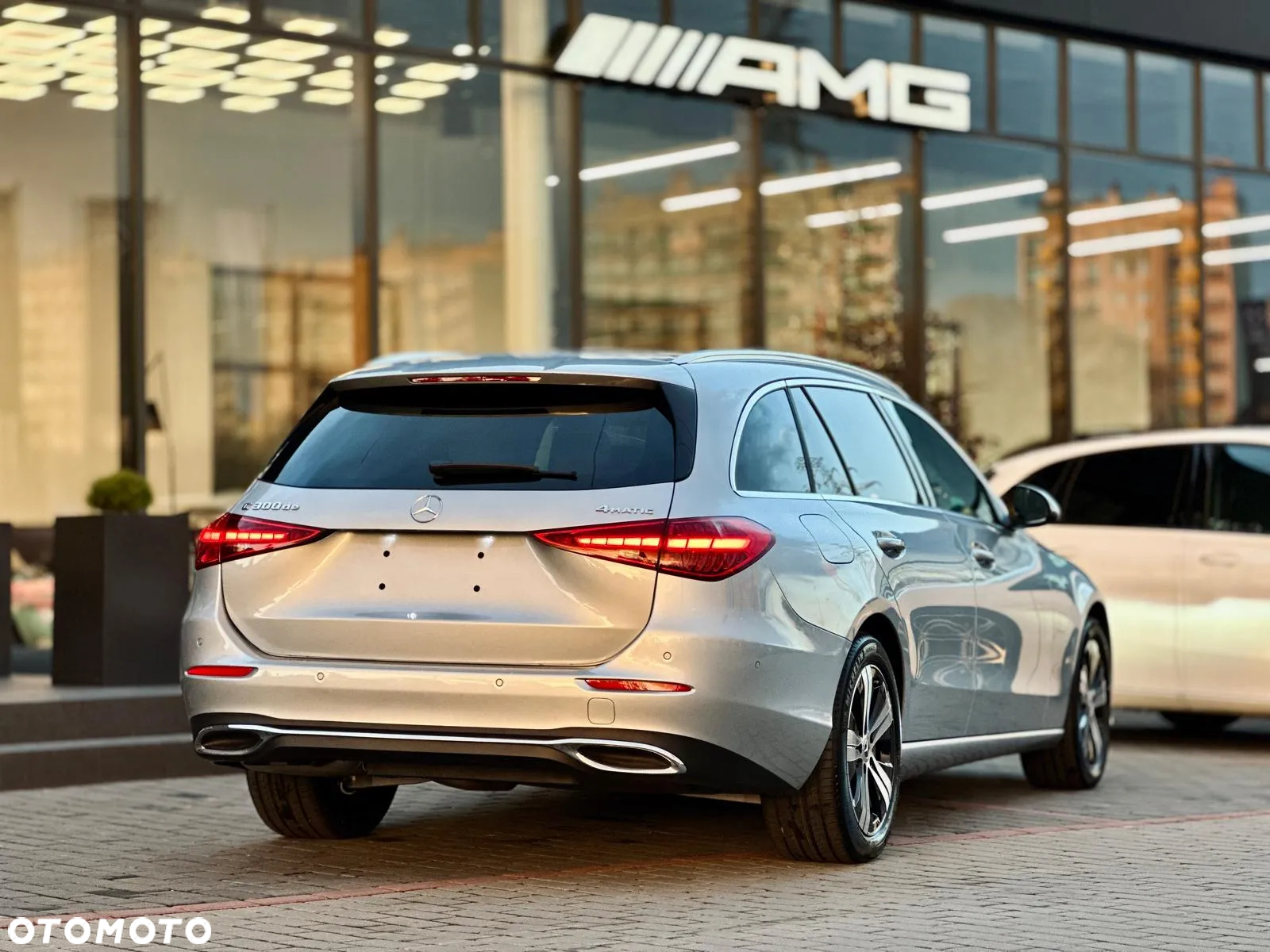 Mercedes-Benz Klasa C 300 de PHEV 4-Matic Avantgarde - 34