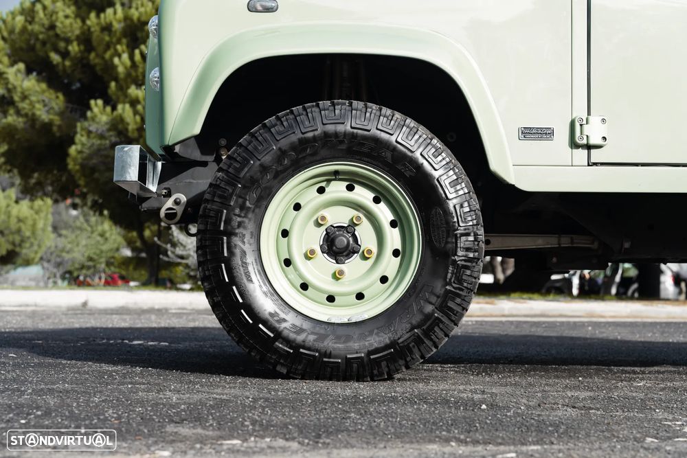 Land Rover Defender - 4