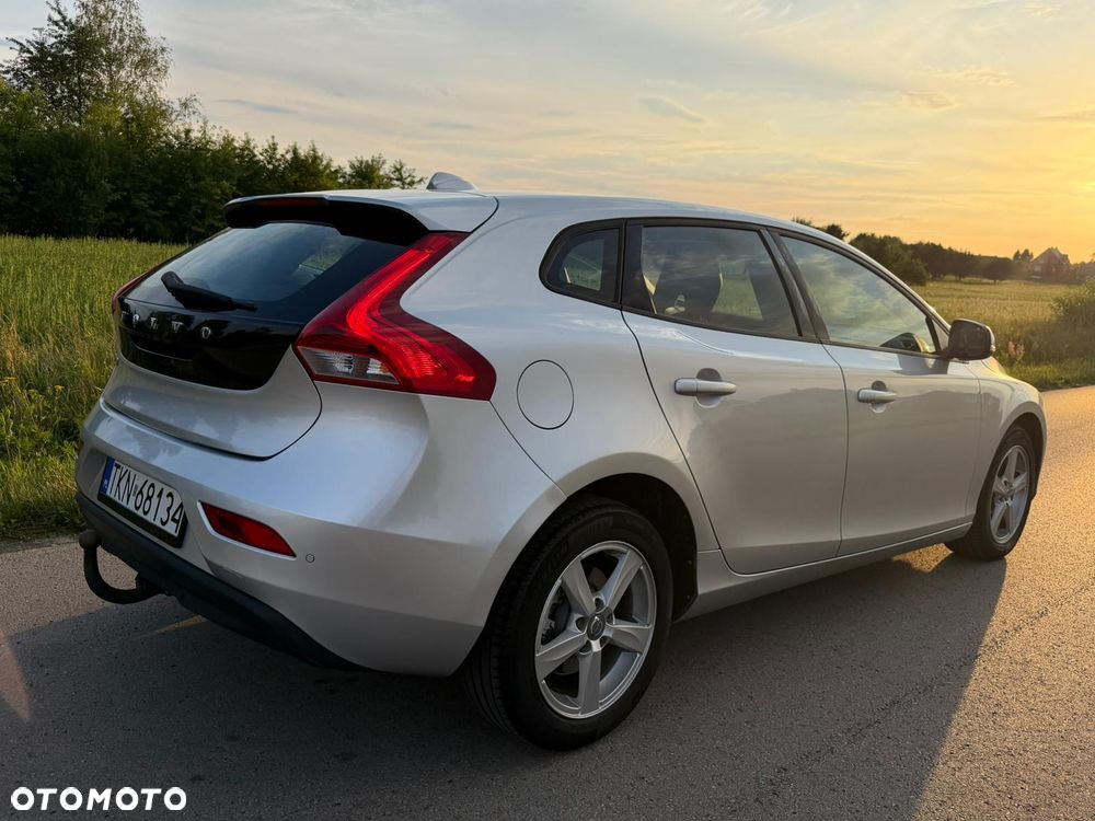 Volvo V40 D2 Drive-E Momentum - 12
