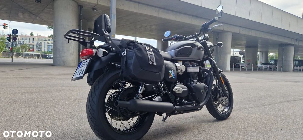 Triumph Bonneville - 16