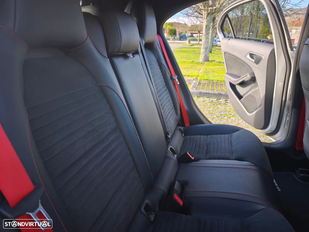 Mercedes-Benz A 45 AMG 4-Matic - 23