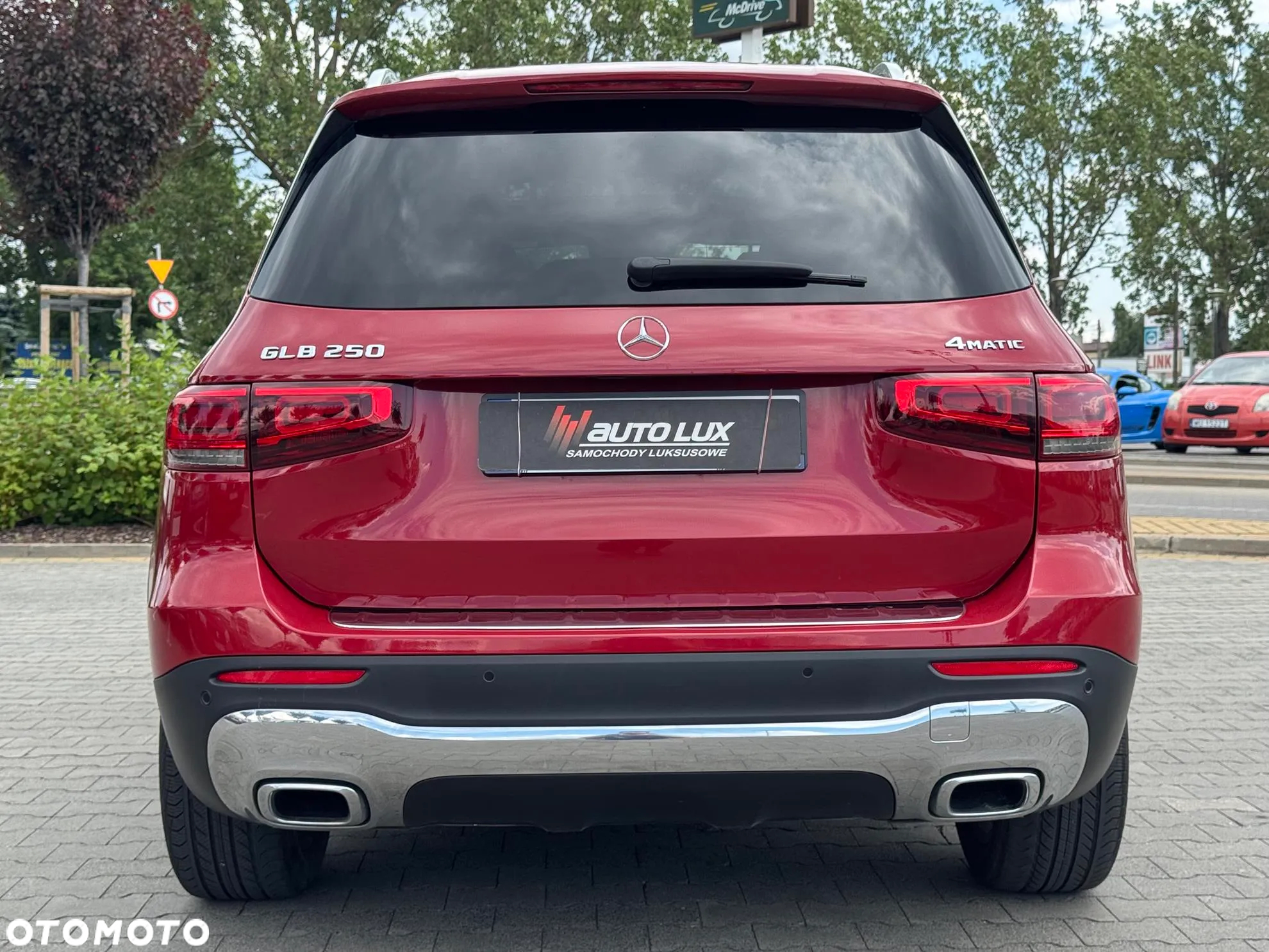 Mercedes-Benz GLB 250 4-Matic 8G-DCT - 12