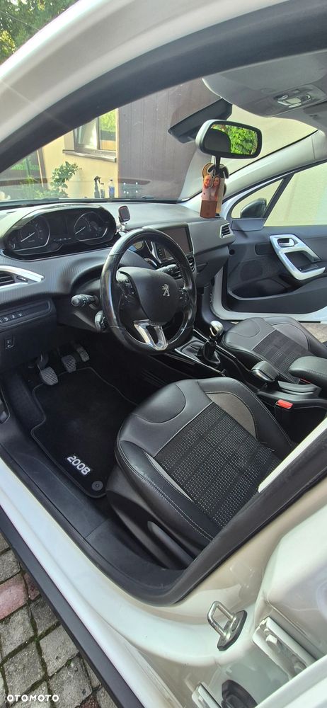 Peugeot 2008 1.2 Pure Tech GPF Style S&S - 13