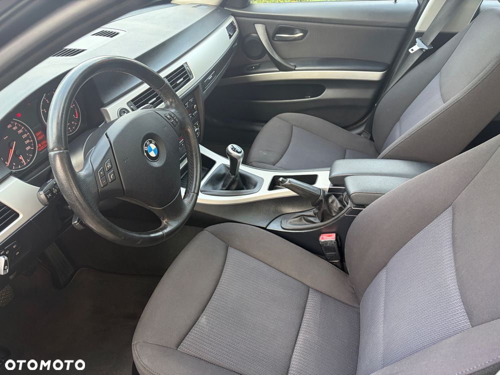 BMW Seria 3 318i Edition Exclusive - 14