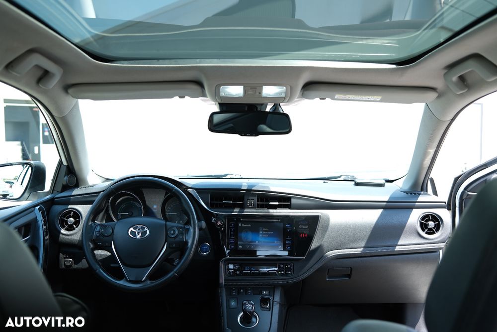 Toyota Auris 1.8 L VVT-i HSD Sol + - 7