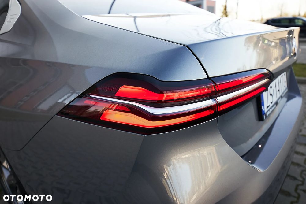 BMW Seria 5 520i mHEV - 13