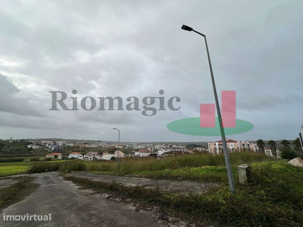 Lourinhã - Lote de Terreno para Construção Prédio de Habitação - Grande imagem: 2/7