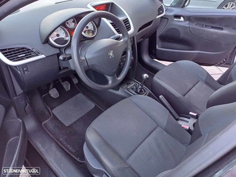 Peugeot 207 1.4 16V SE Millesim 200 Anos - 9