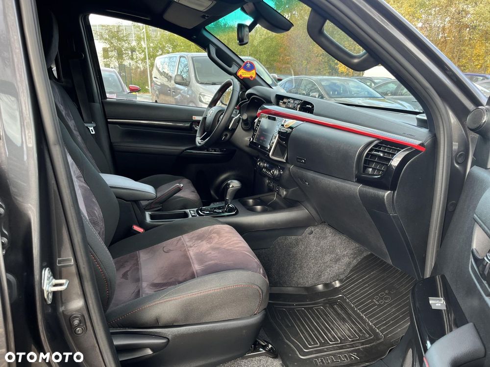 Toyota Hilux 2.8 D-4D Double Cab GR Sport 4x4 - 16