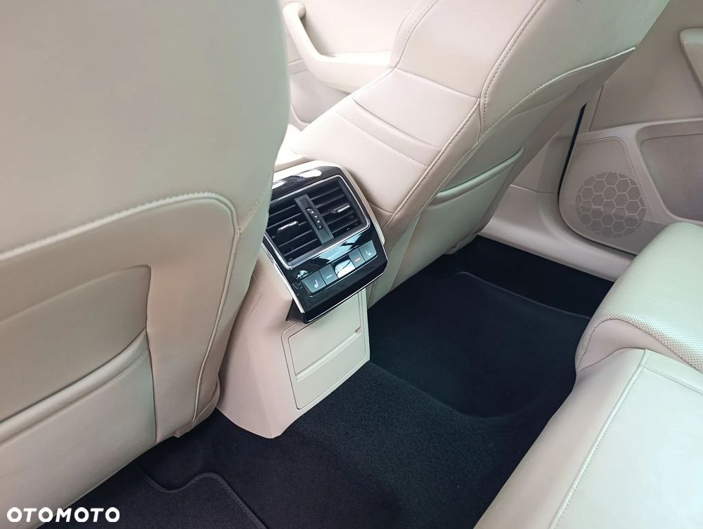 Skoda Superb 2.0 TDI 4x4 L&K DSG - 9
