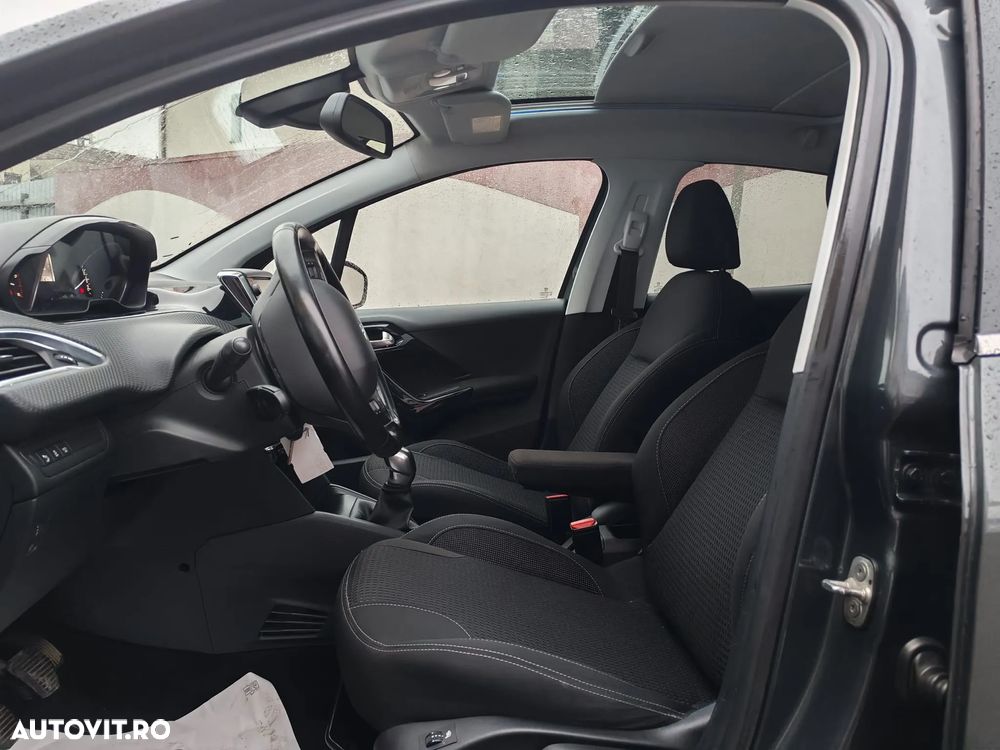 Peugeot 208 1.6 e-HDi FAP STT Allure - 9