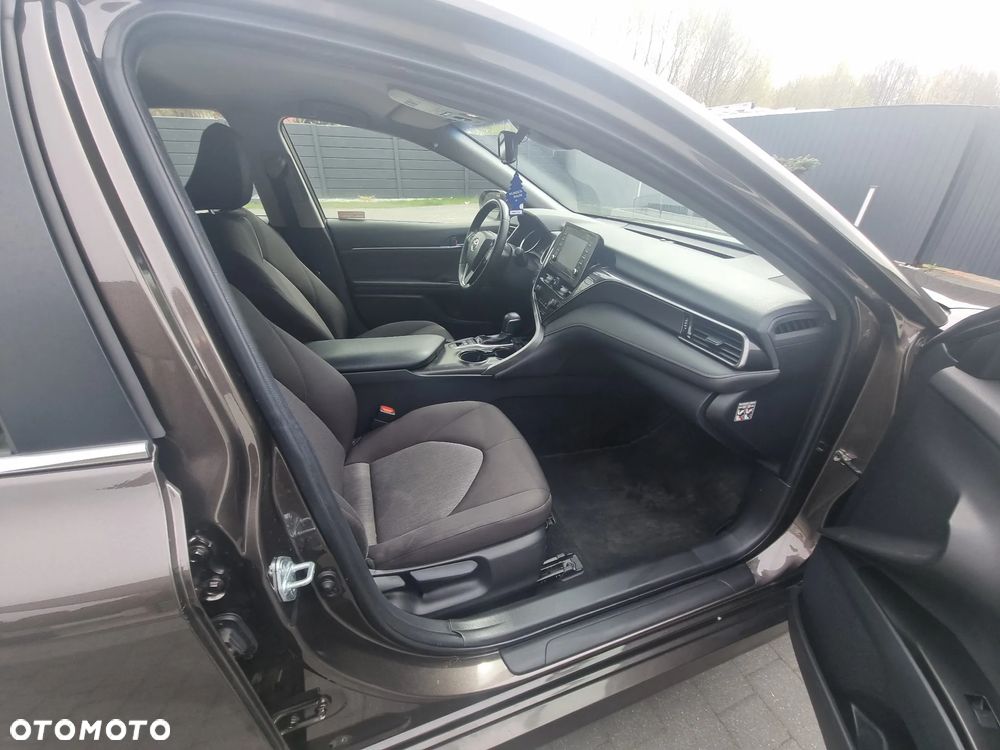 Toyota Camry 2.5 Hybrid Comfort CVT - 22