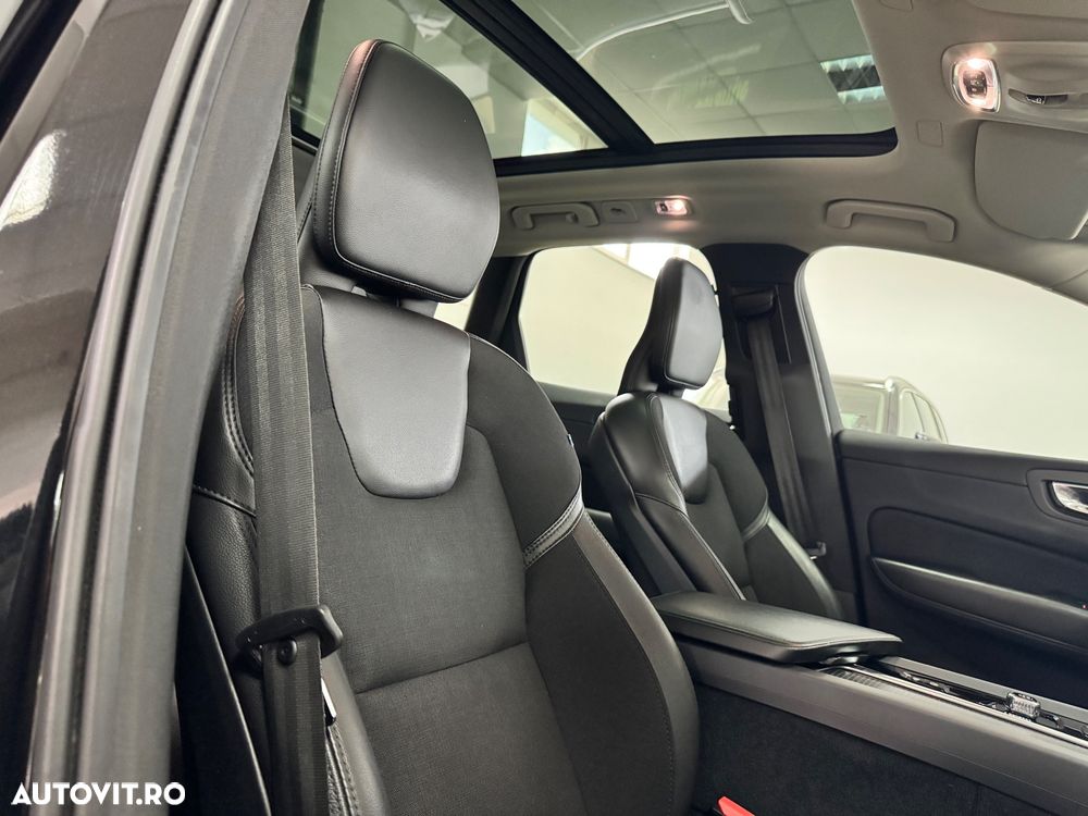 Volvo XC 60 T8 Twin Engine AWD Momentum Pro - 17