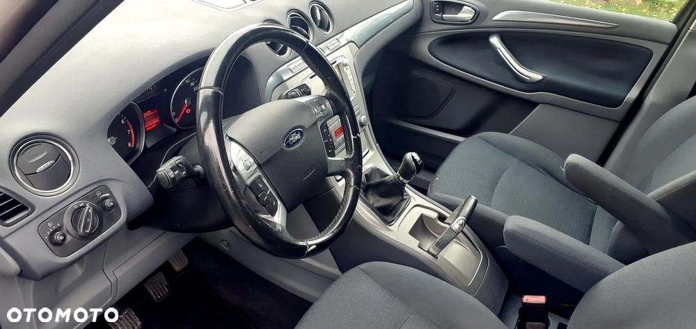 Ford Galaxy 2.0 Concept - 15