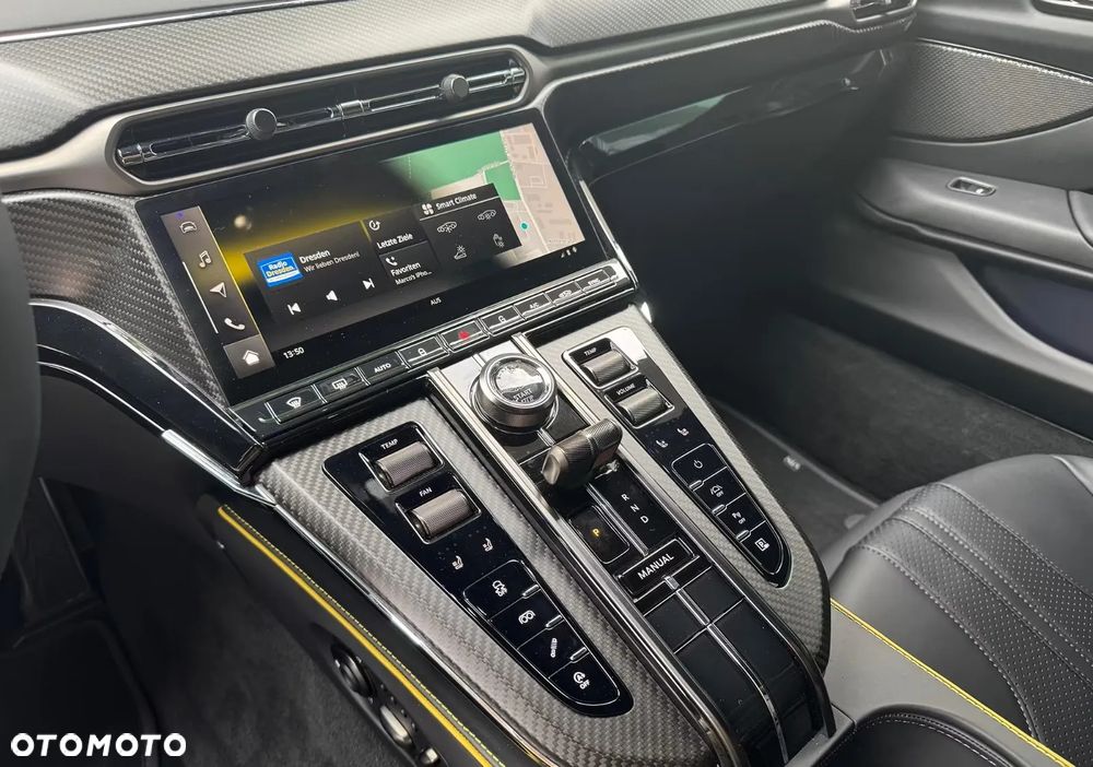 Aston Martin Vantage - 14
