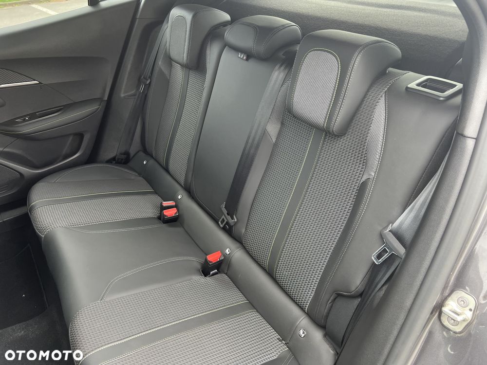 Peugeot 2008 PureTech 130 EAT8 GT Exclusive - 12