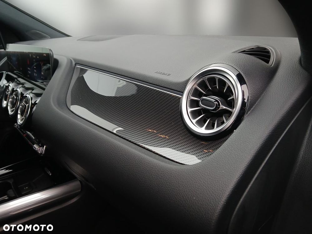 Mercedes-Benz GLA 200 AMG Line - 17