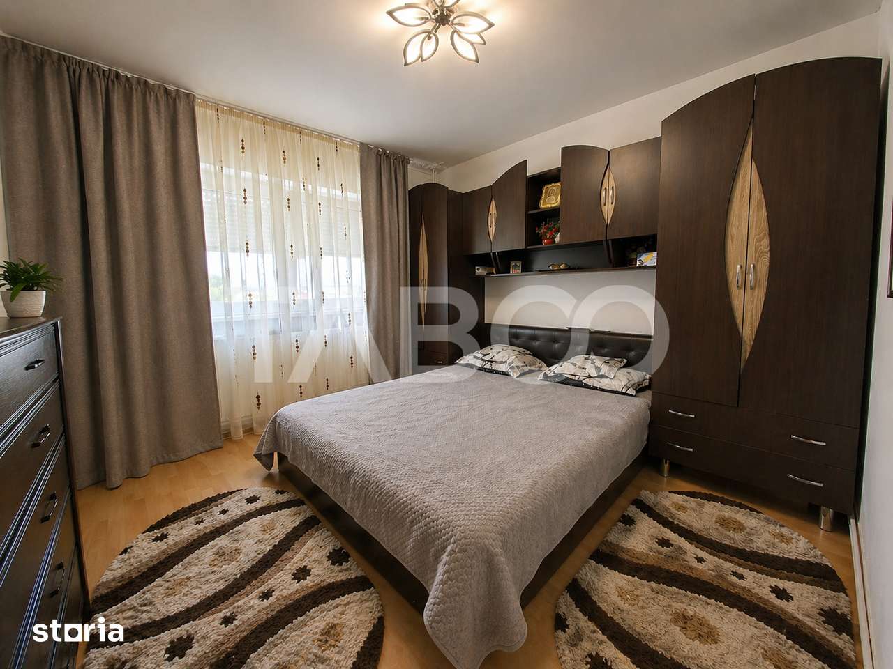 Apartament modern de vanzare 2 camere pivnita Vasile Aaron — fotografia 1