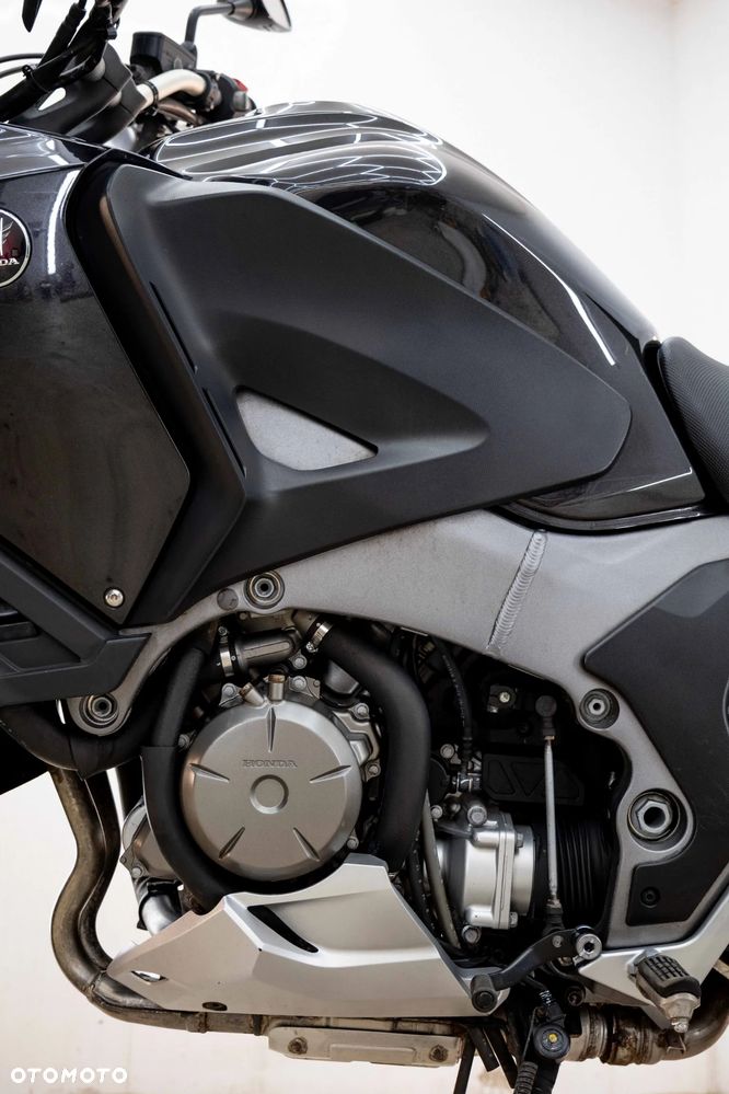 Honda VFR - 13