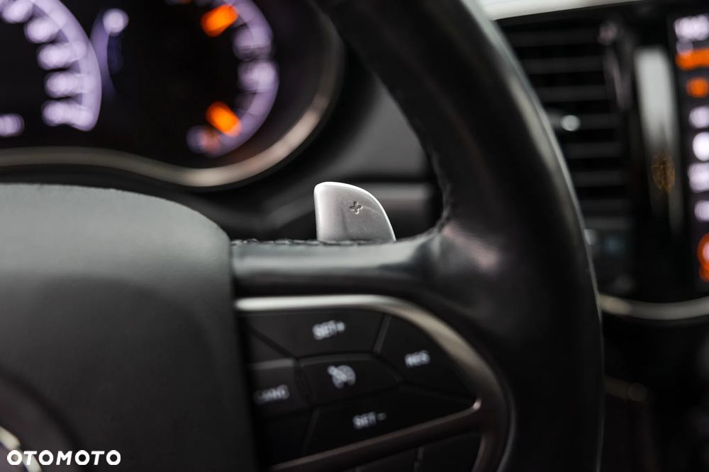 Jeep Grand Cherokee - 24