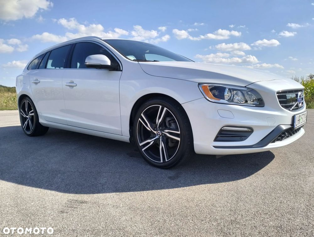 Volvo V60 T6 AWD Drive-E R-Design Momentum - 8
