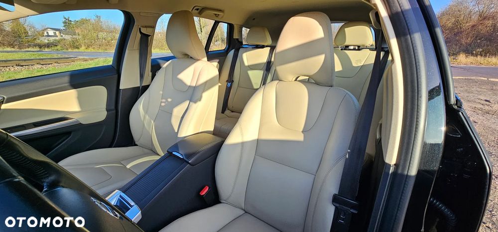 Volvo V60 T5 Drive-E Dynamic Edition (Momentum) - 12